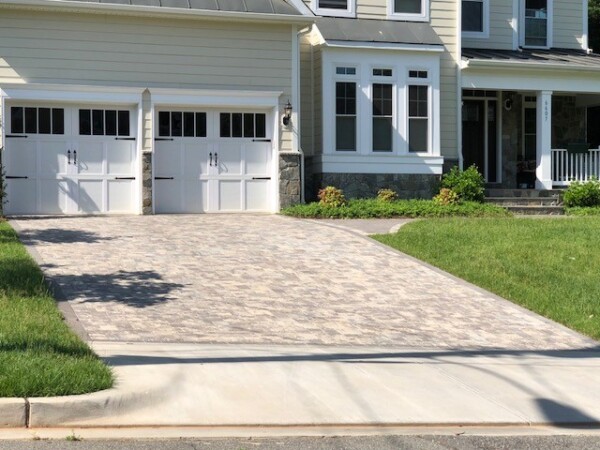 Custom hardscape driveway